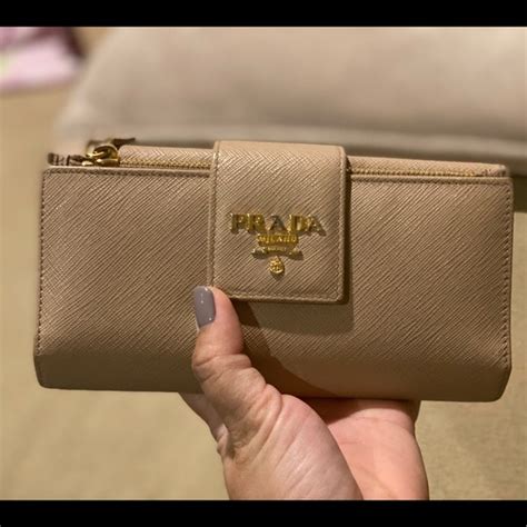 prada saffiano wallet cameo